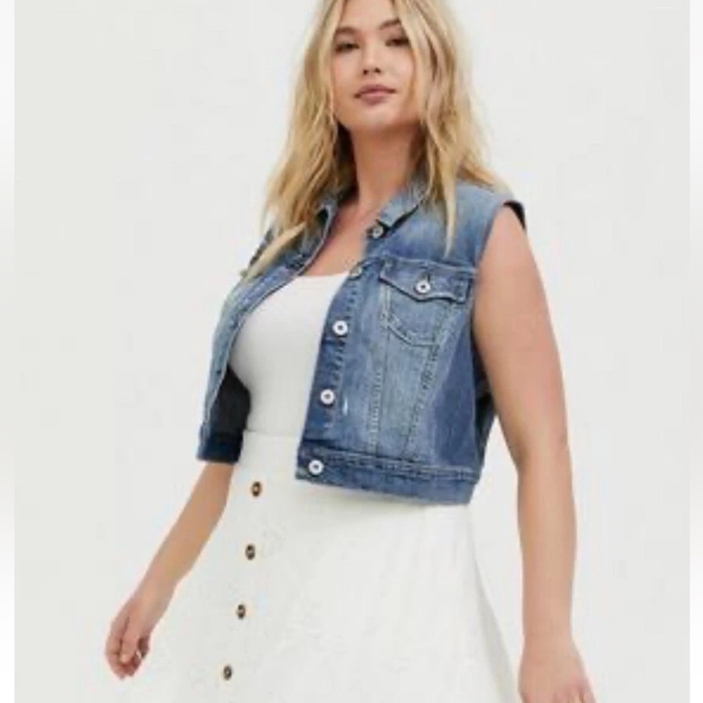 Womens Torrid Crop Denim Blue Vest - Medium Wash Size 4 (bin N) - Picture 3 of 12